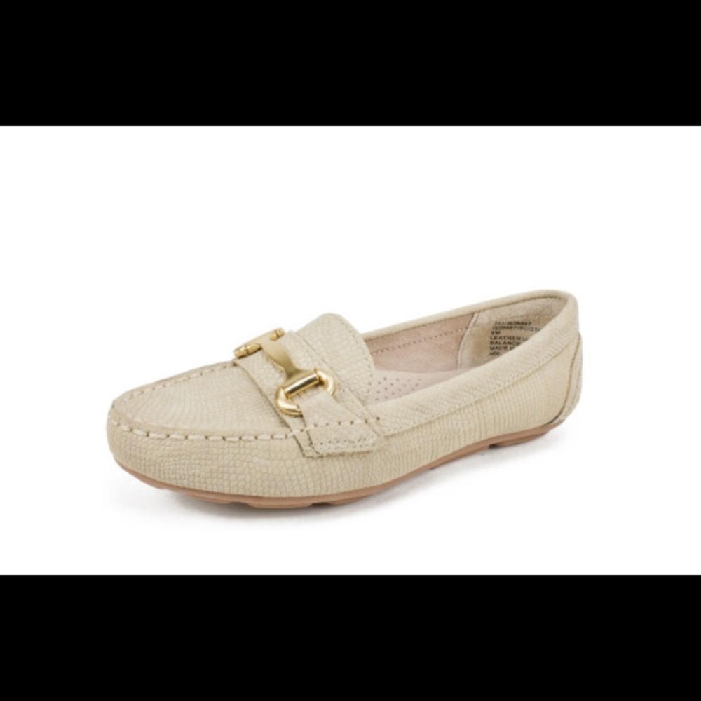 White Mountain genuine leather sandcolor Moccasins